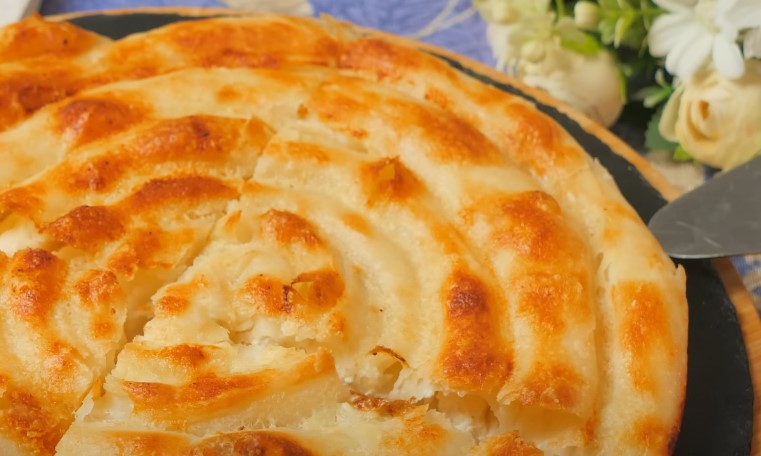 Sukana pita na stolu